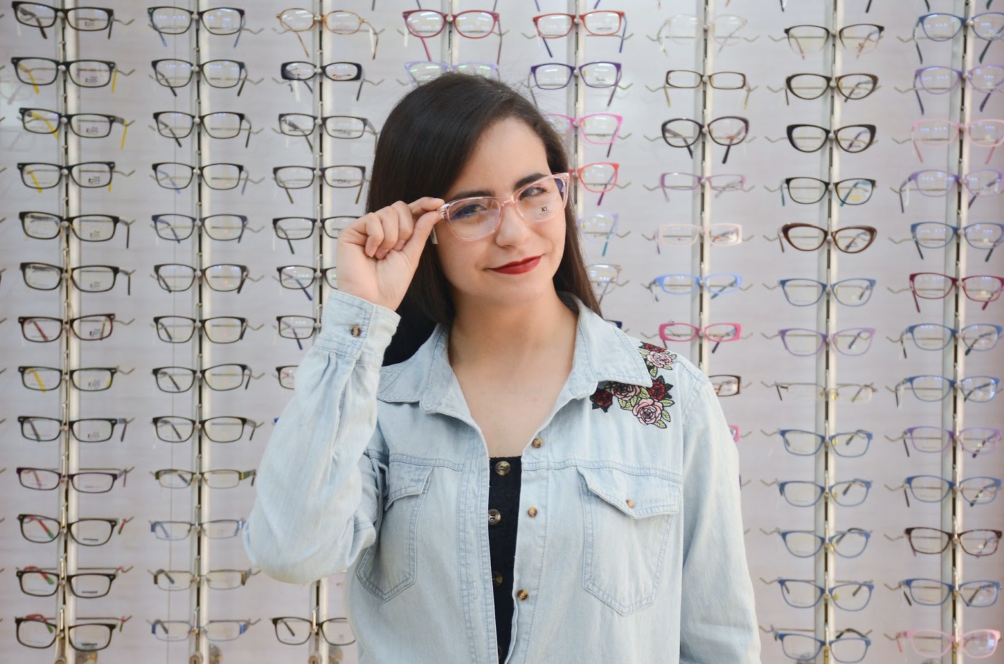 a women wearing eye glasses