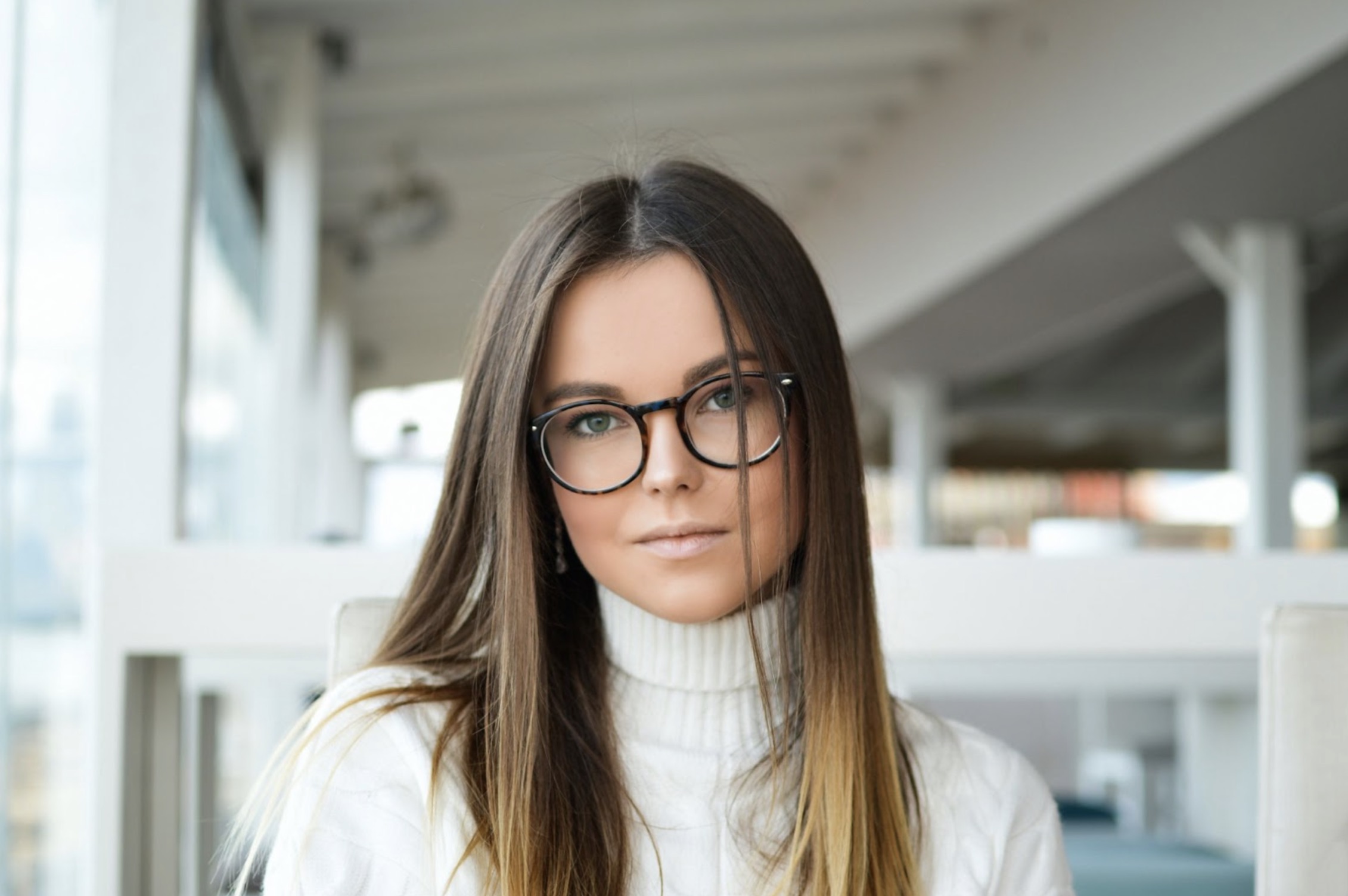 a women wearing glasses